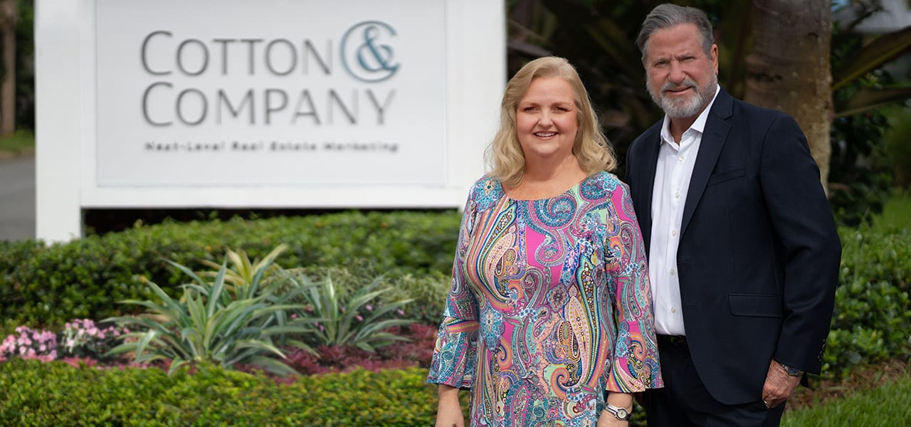 Laurie Andrews and Stephann Cotton in front of the Cotton Company signage